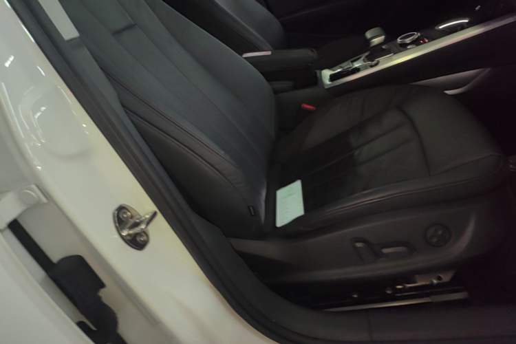 Used Audi A4L 2019 40 TFSI Fashion Version China V Right Front Seat