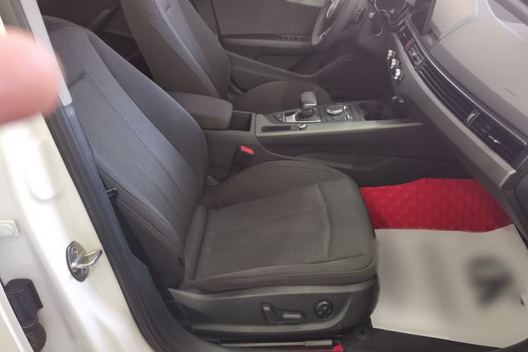 Used Audi A4L 2019 40 TFSI Ambition China VI Right Front Seat
