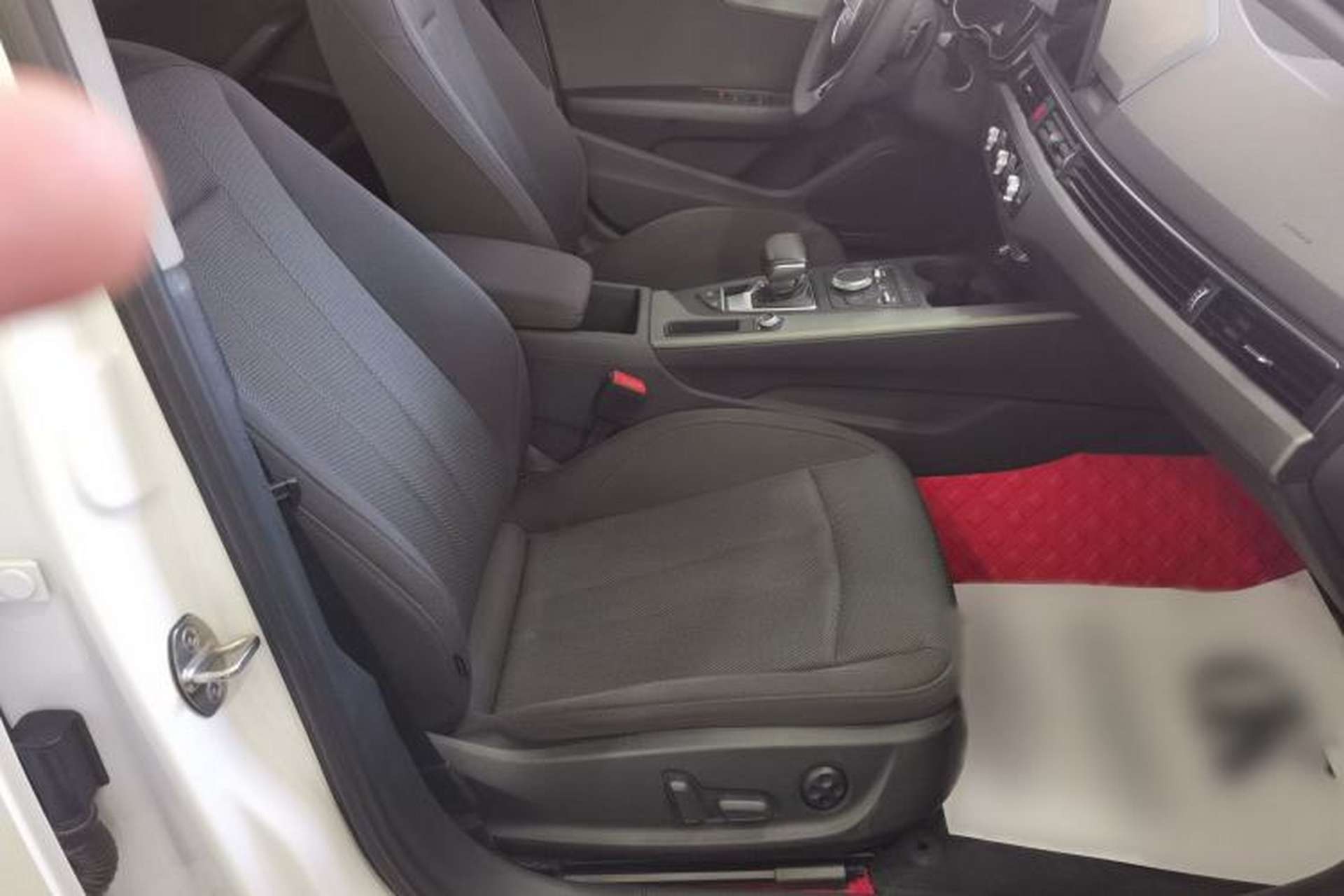 Used Audi A4L 2019 40 TFSI Ambition China VI Right Front Seat