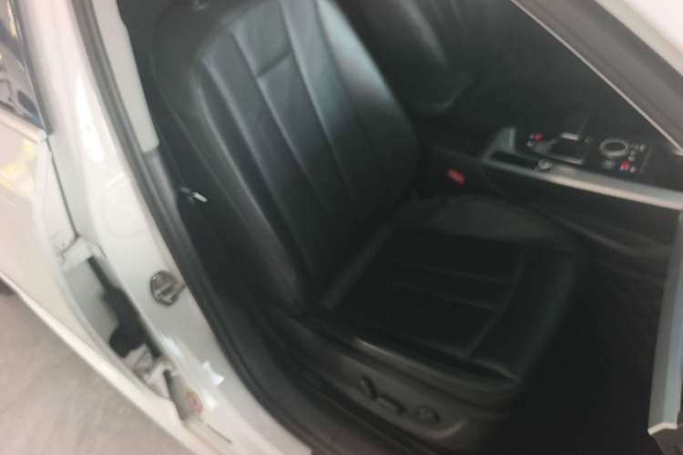 Used Audi A4L 2019 40 TFSI Fashion Edition China VI Emission Standard Right Front Seat