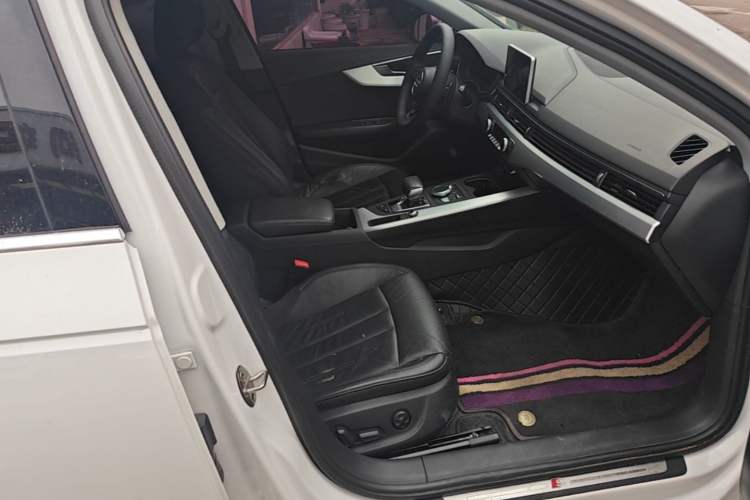 Used Audi A4L 2019 40 TFSI Fashion Edition China VI Emission Standard Right Front Seat