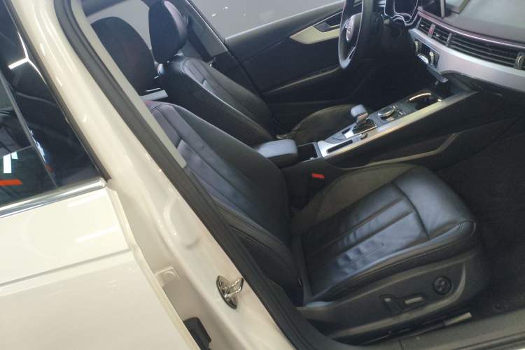 Used Audi A4L 2019 40 TFSI Fashion Version China V Right Front Seat