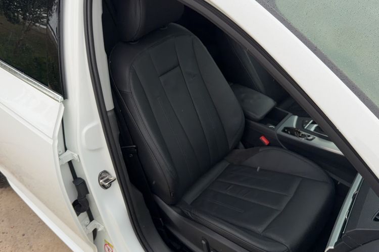 Used Audi A4L 2019 40 TFSI Fashion Edition China VI Emission Standard Right Front Seat