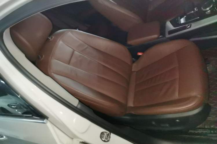 Used Audi A4L 2019 40 TFSI Fashion Edition China VI Emission Standard Right Front Seat