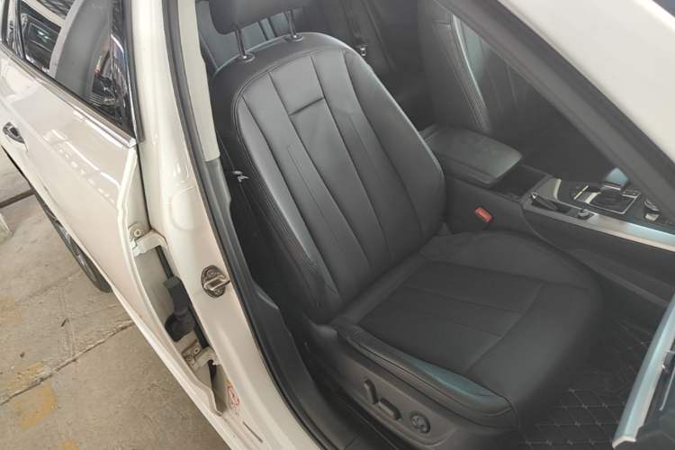 Used Audi A4L 2019 40 TFSI Fashion Edition China VI Emission Standard Right Front Seat