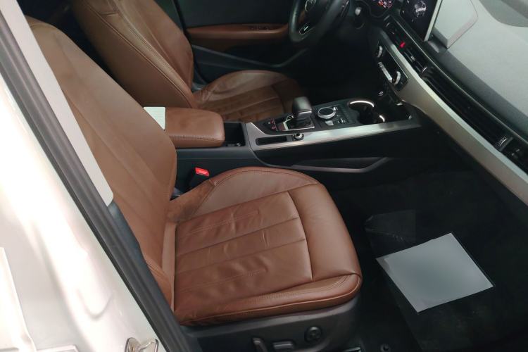 Used Audi A4L 2019 40 TFSI Fashion Edition China VI Emission Standard Right Front Seat