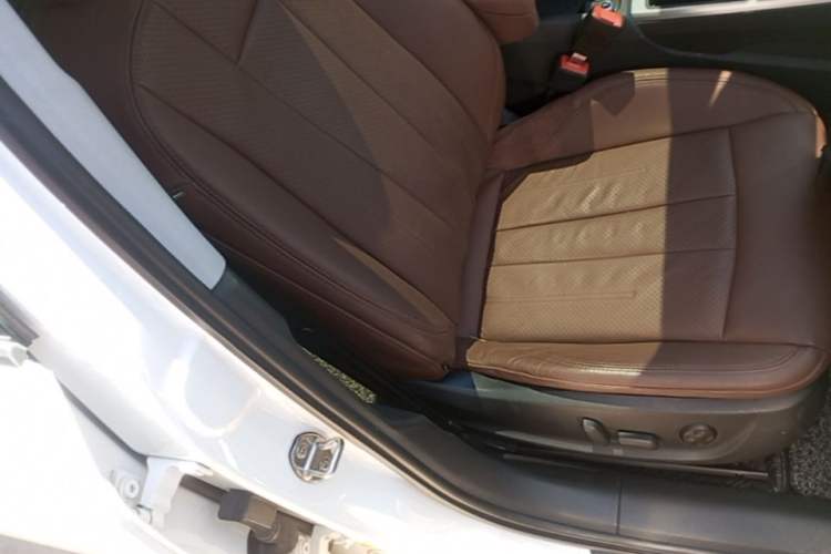 Used Audi A4L 2019 40 TFSI Fashion Edition China VI Emission Standard Right Front Seat