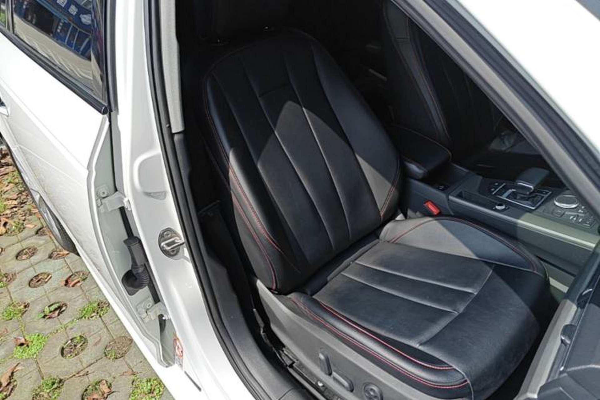 Used Audi A4L 2019 40 TFSI Ambition China VI Right Front Seat