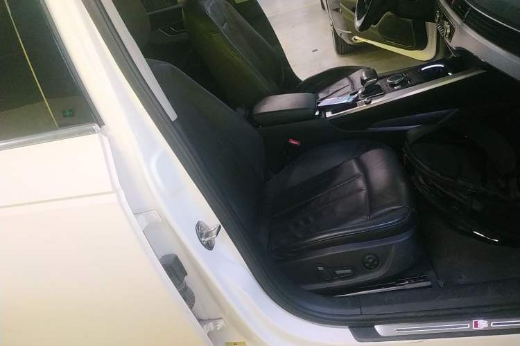 Used Audi A4L 2019 40 TFSI Fashion Edition China VI Emission Standard Right Front Seat
