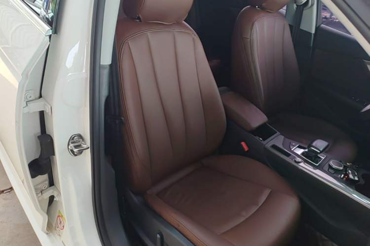 Used Audi A4L 2019 40 TFSI Ambition China VI Right Front Seat