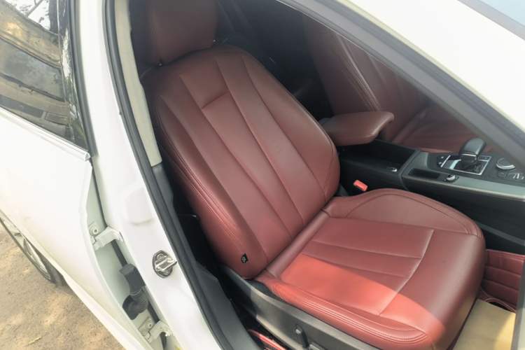 Used Audi A4L 2019 40 TFSI Ambition China VI Right Front Seat