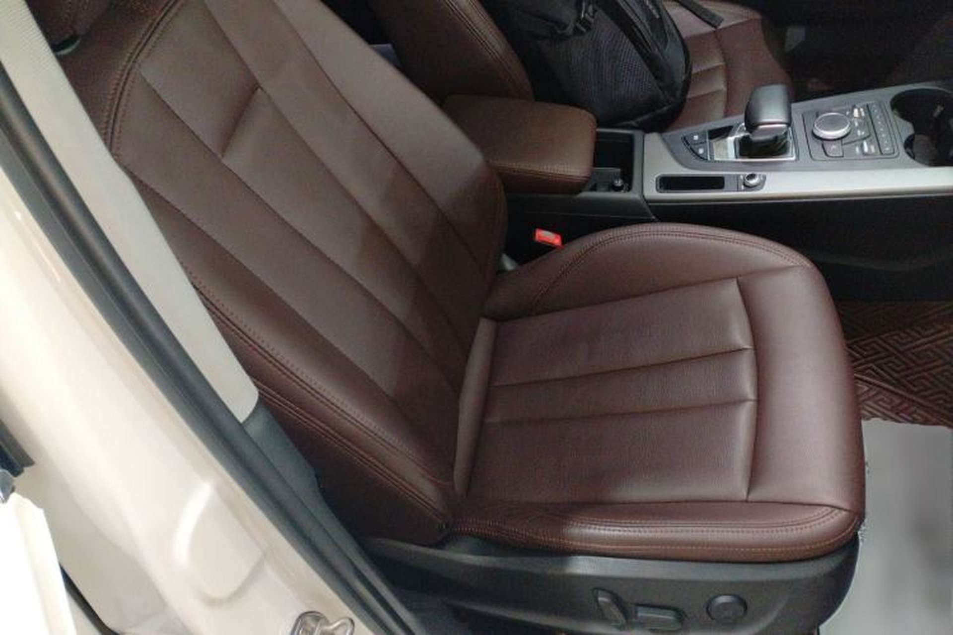 Used Audi A4L 2019 40 TFSI Ambition China VI Right Front Seat
