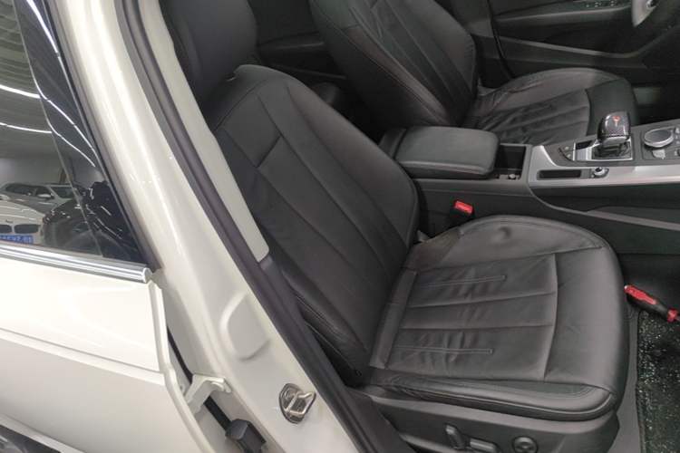 Used Audi A4L 2019 40 TFSI Fashion Edition China VI Emission Standard Right Front Seat