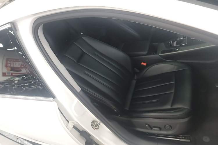 Used Audi A4L 2019 40 TFSI Ambition China VI Right Front Seat