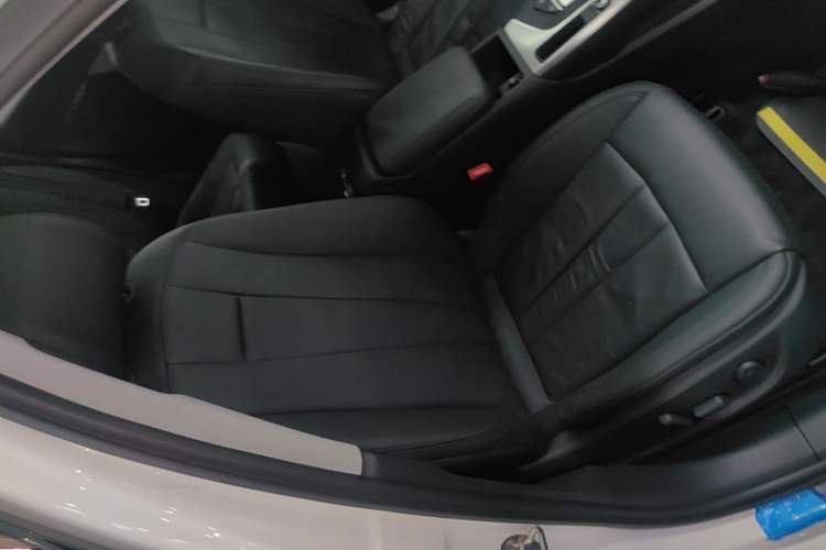Used Audi A4L 2019 40 TFSI Fashion Edition China VI Emission Standard Right Front Seat