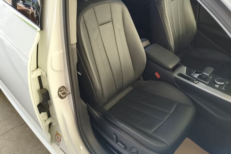 Used Audi A4L 2019 40 TFSI Fashion Edition China VI Emission Standard Right Front Seat