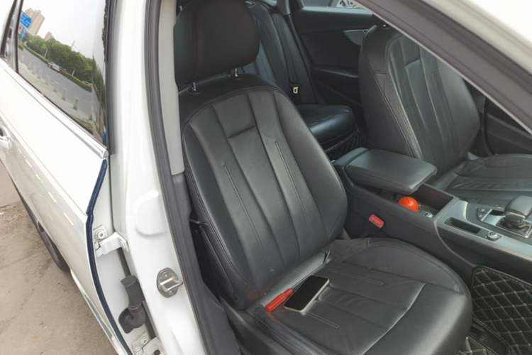 Used Audi A4L 2019 40 TFSI Fashion Edition China VI Emission Standard Right Front Seat