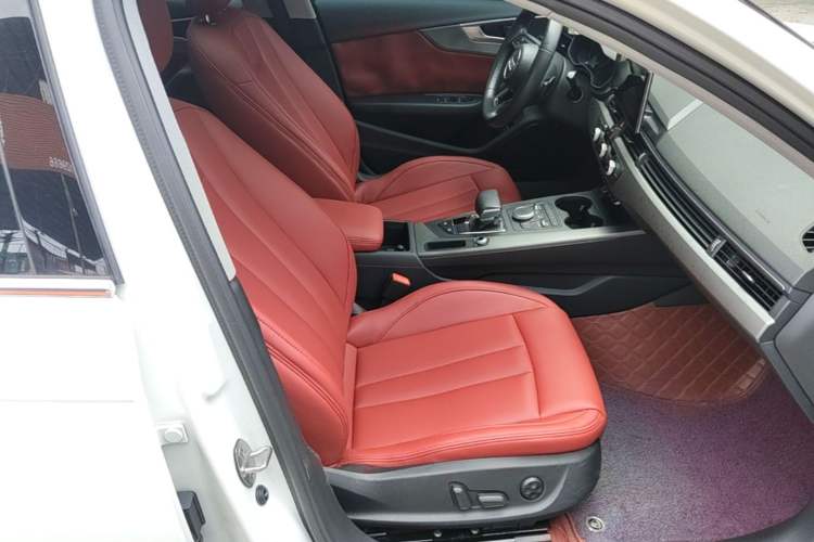 Used Audi A4L 2019 40 TFSI Ambition China VI Right Front Seat
