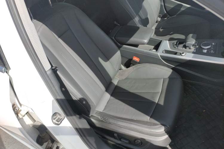 Used Audi A4L 2019 40 TFSI Fashion Edition China VI Emission Standard Right Front Seat
