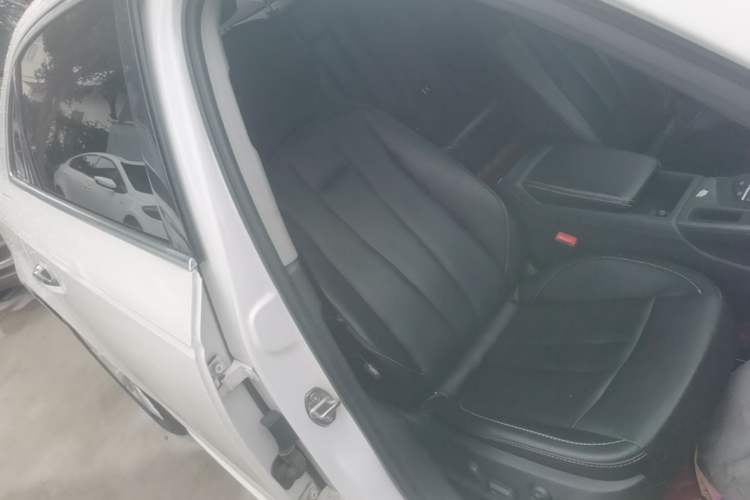 Used Audi A4L 2019 40 TFSI Ambition China VI Right Front Seat