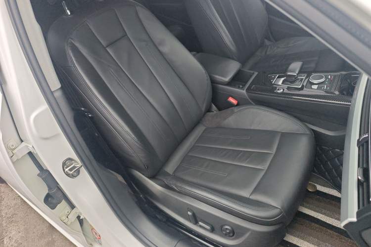 Used Audi A4L 2019 40 TFSI Fashion Edition China VI Emission Standard Right Front Seat