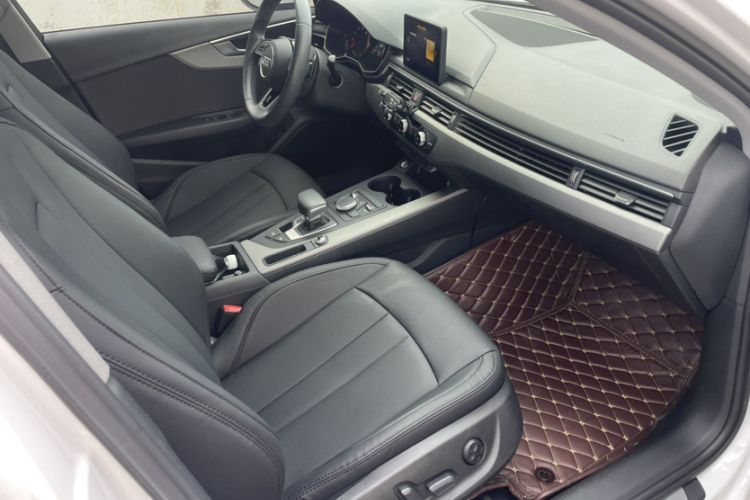 Used Audi A4L 2019 40 TFSI Ambition China VI Right Front Seat