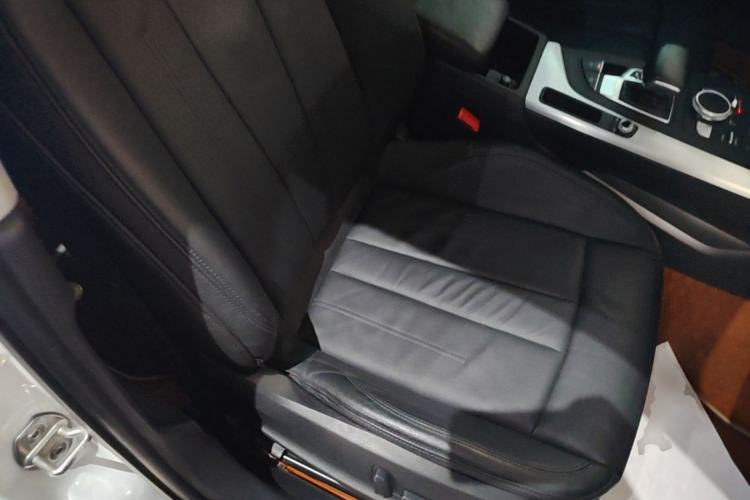 Used Audi A4L 2019 40 TFSI Fashion Edition China VI Emission Standard Right Front Seat