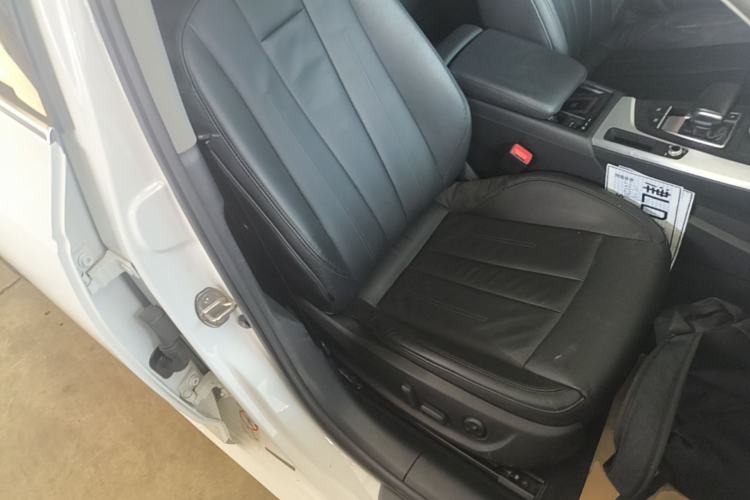 Used Audi A4L 2019 40 TFSI Fashion Edition China VI Emission Standard Right Front Seat