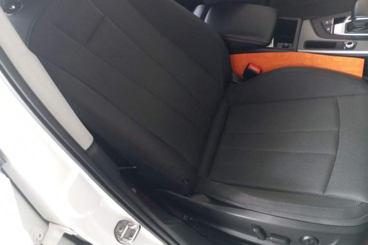 Used Audi A4L 2019 40 TFSI Ambition China VI Right Front Seat