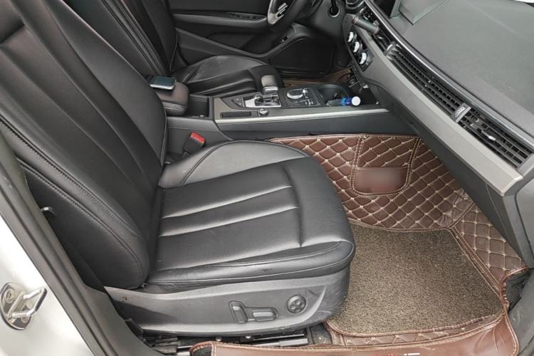 Used Audi A4L 2019 40 TFSI Ambition China VI Right Front Seat