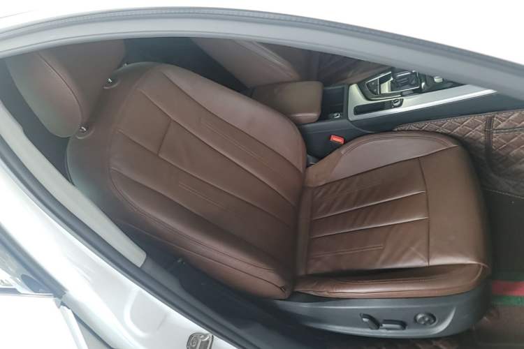Used Audi A4L 2019 40 TFSI Fashion Edition China VI Emission Standard Right Front Seat