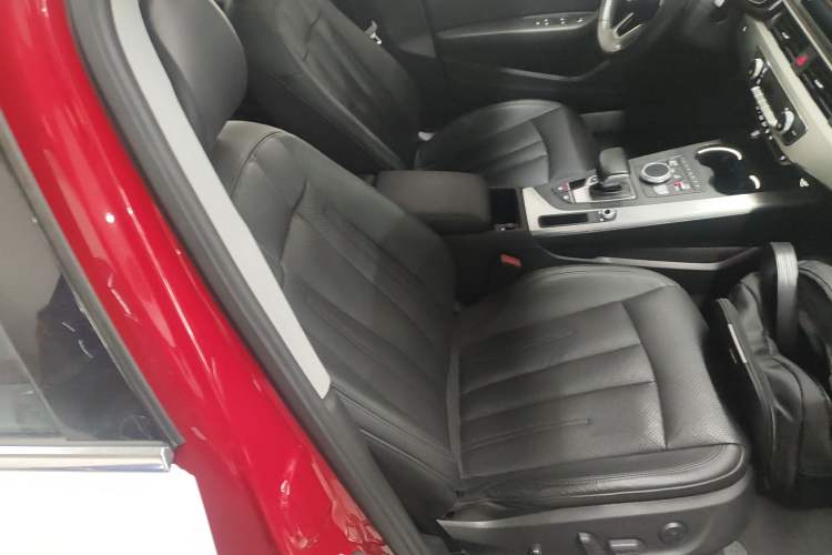 Used Audi A4L 2019 40 TFSI Fashion Edition China VI Emission Standard Right Front Seat