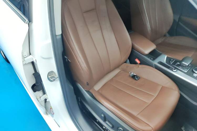 Used Audi A4L 2019 40 TFSI Fashion Edition China VI Emission Standard Right Front Seat