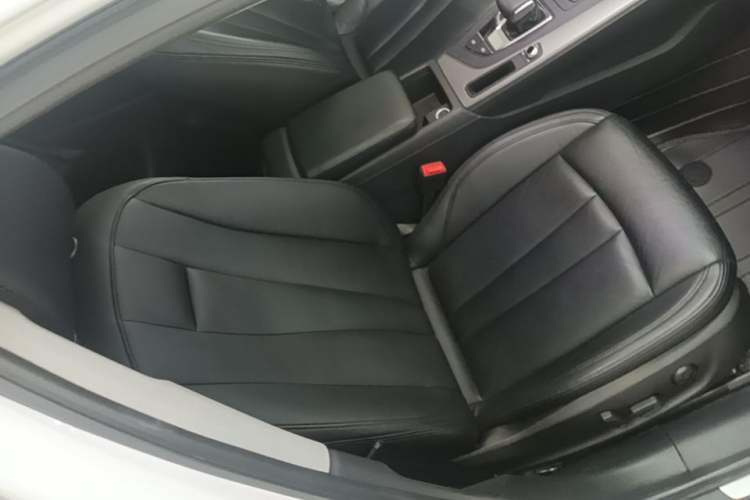 Used Audi A4L 2019 40 TFSI Ambition China VI Right Front Seat