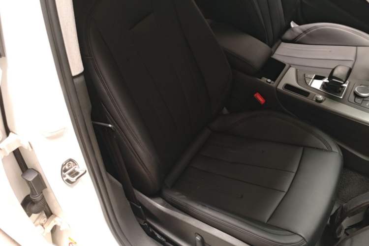 Used Audi A4L 2019 40 TFSI Ambition Version China V Right Front Seat