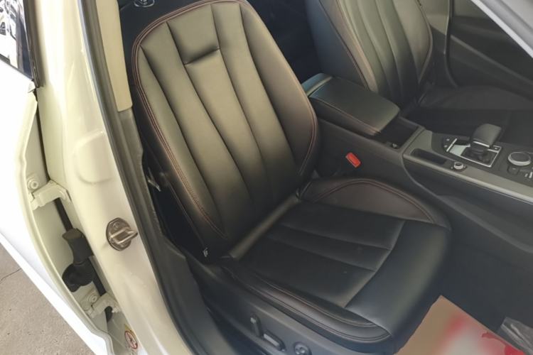 Used Audi A4L 2019 40 TFSI Ambition China VI Right Front Seat