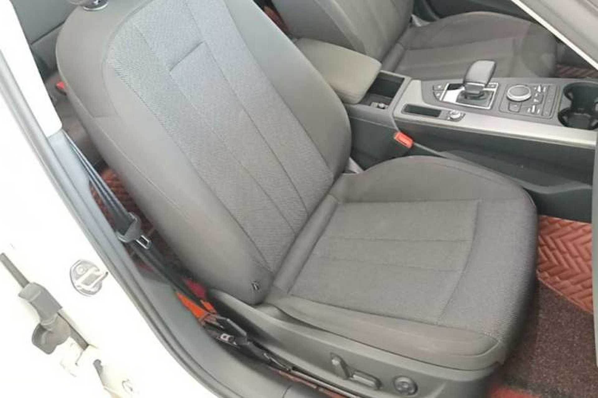 Used Audi A4L 2019 40 TFSI Ambition China VI Right Front Seat