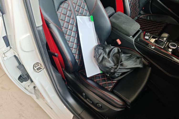 Used Audi A4L 2019 40 TFSI Fashion Edition China VI Emission Standard Right Front Seat