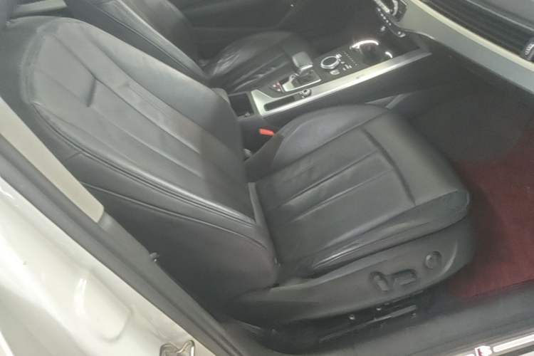 Used Audi A4L 2019 40 TFSI Fashion Edition China VI Emission Standard Right Front Seat
