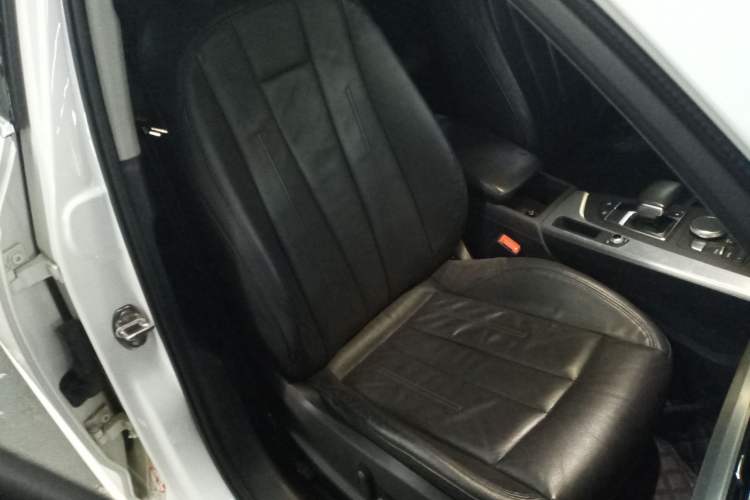 Used Audi A4L 2019 40 TFSI Fashion Edition China VI Emission Standard Right Front Seat