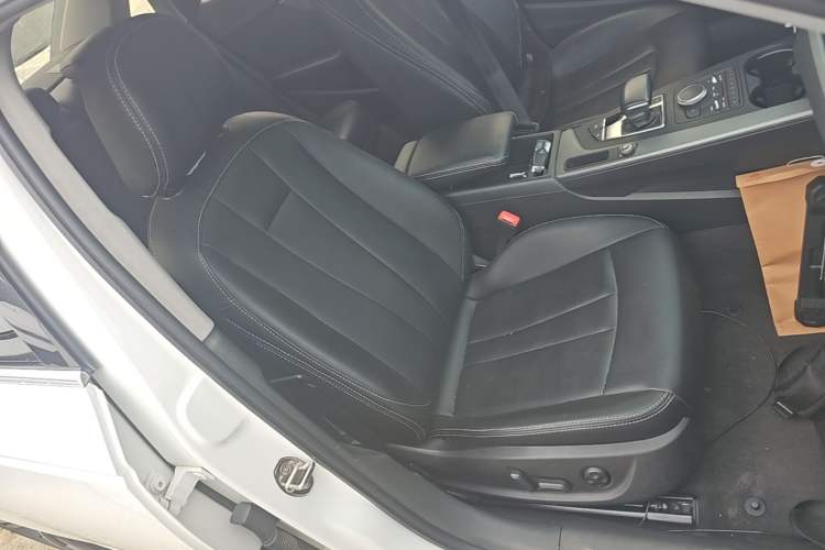 Used Audi A4L 2019 40 TFSI Ambition Version China V Right Front Seat