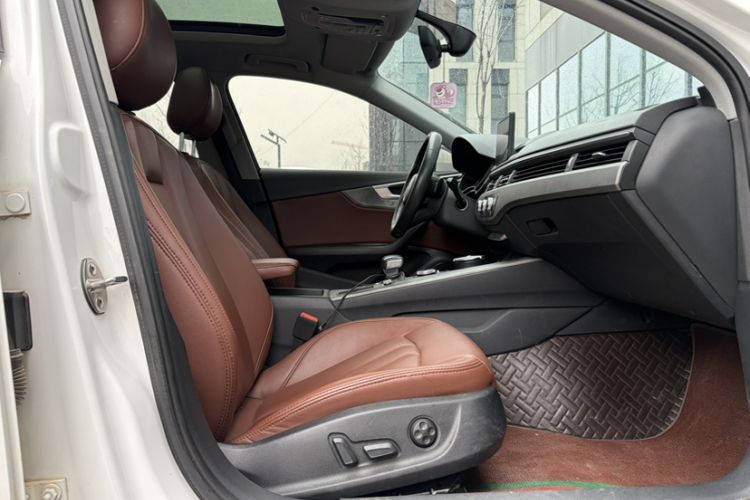 Used Audi A4L 2019 40 TFSI Ambition China VI Right Front Seat