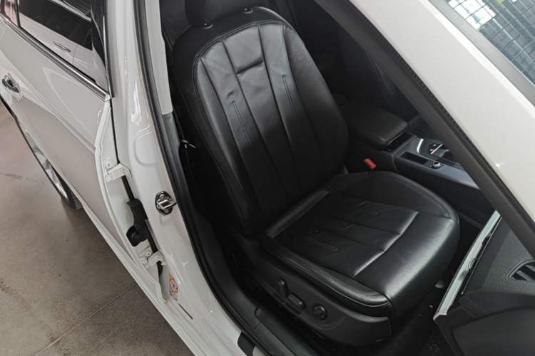 Used Audi A4L 2019 40 TFSI Fashion Version China V Right Front Seat