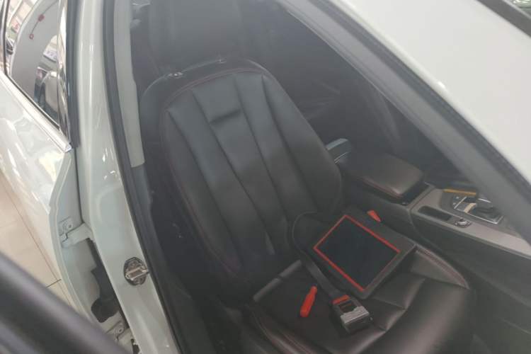 Used Audi A4L 2019 40 TFSI Ambition China VI Right Front Seat