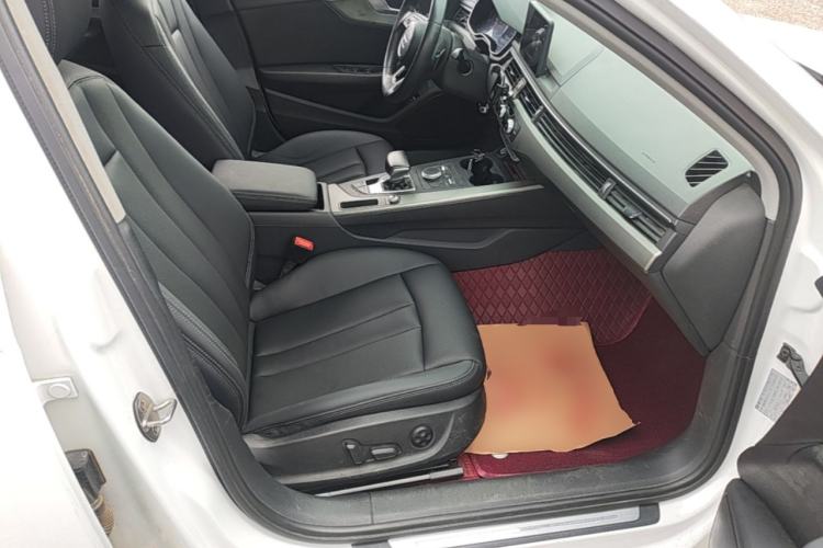 Used Audi A4L 2019 40 TFSI Ambition China VI Right Front Seat