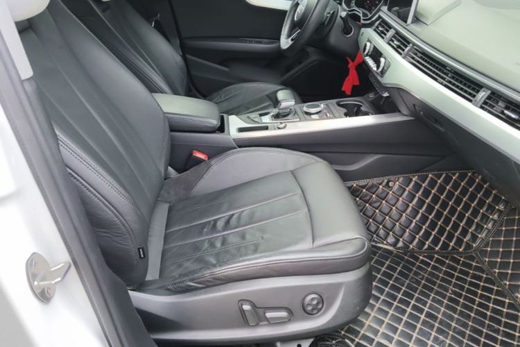 Used Audi A4L 2019 40 TFSI Fashion Edition China VI Emission Standard Right Front Seat