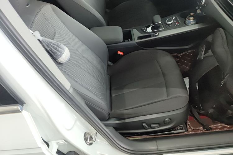 Used Audi A4L 2019 40 TFSI Ambition China VI Right Front Seat