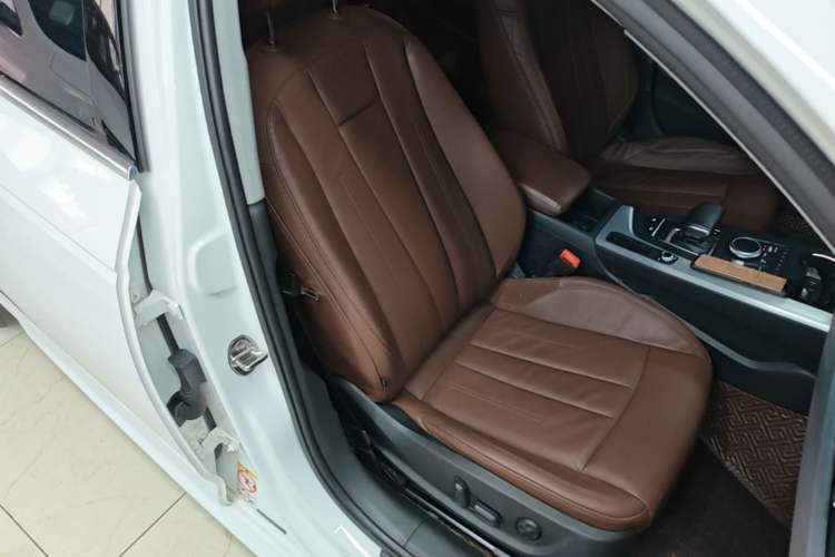 Used Audi A4L 2019 40 TFSI Fashion Version China V Right Front Seat