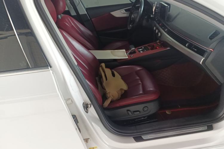 Used Audi A4L 2019 40 TFSI Ambition China VI Right Front Seat