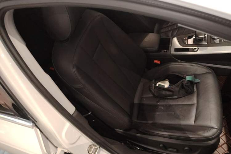 Used Audi A4L 2019 40 TFSI Fashion Version China V Right Front Seat